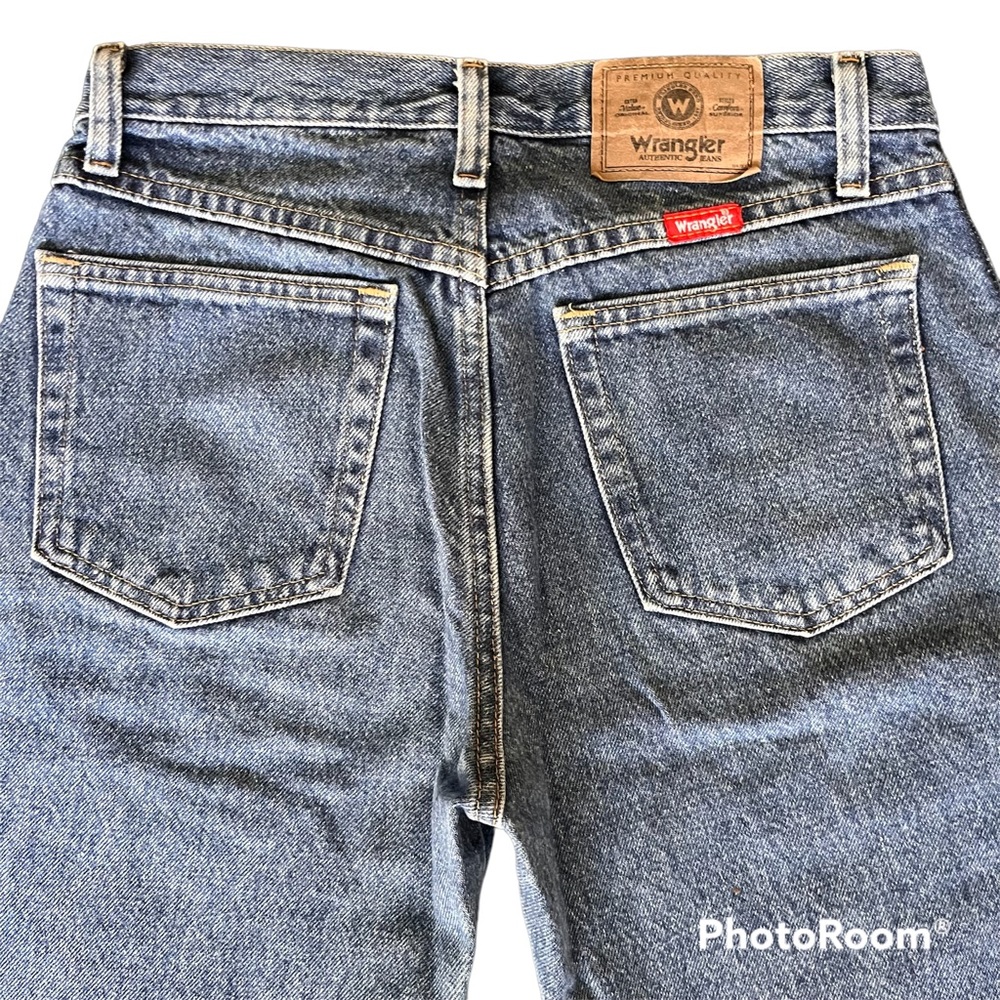 THRIFTED!! Wrangler Medium Washed straight leg Jeans